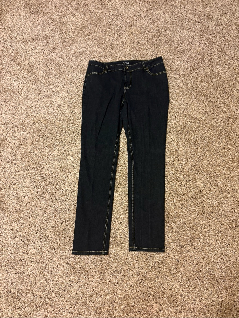 Apt. 9 Black Straight-Leg Cotton Blend Women's Jeans with Contrast Stitching